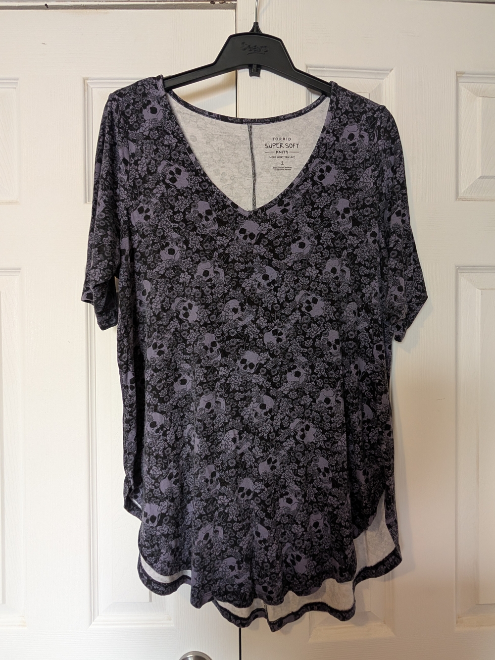 Torrid Black and Purple Skull-Print V-Neck Tee